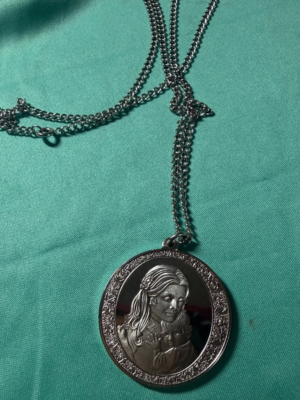 1974 Franklin Sterling Silver Mother Coin Pendant Necklace 🆕